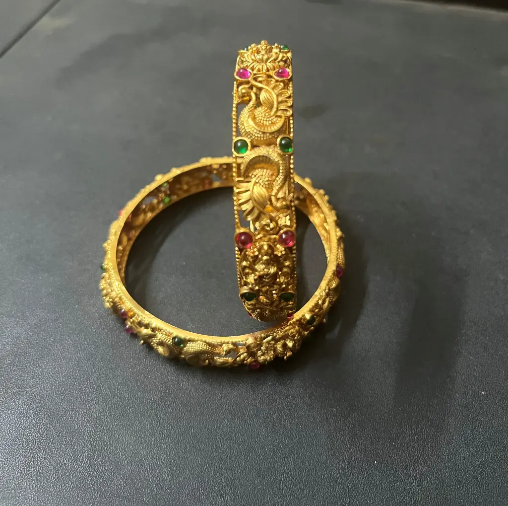 Matt Finish Peacock motif Bangle (2*4)