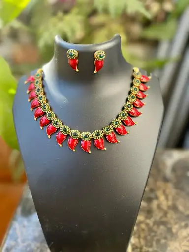 Leaf Necklace Kerala Design 